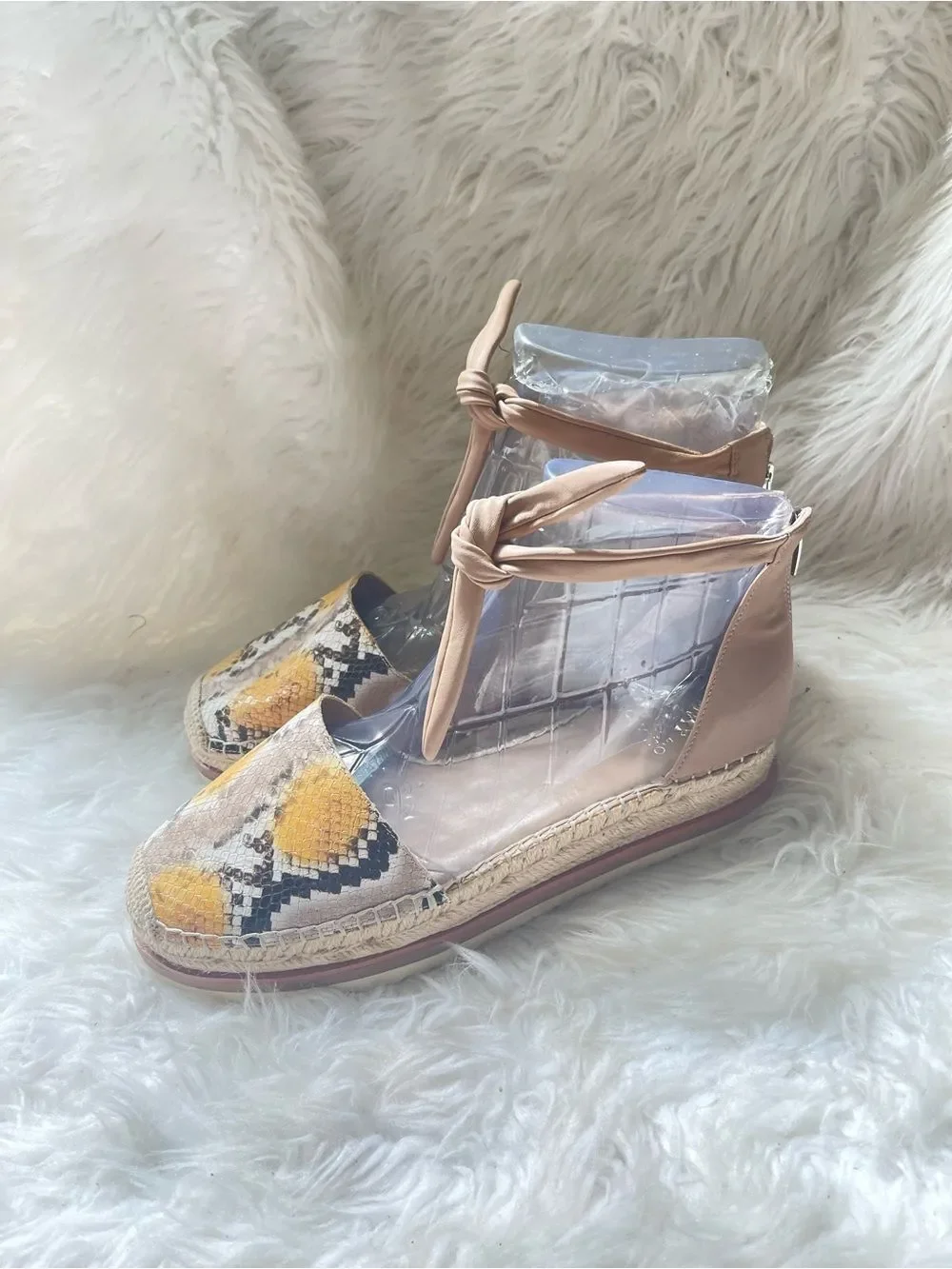 Vince Camuto vince camuto